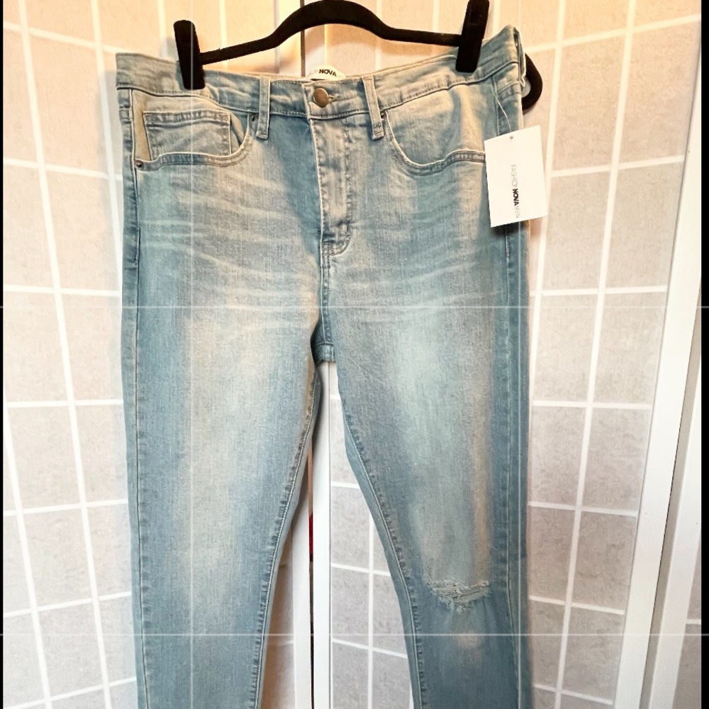 BRAND NEW NovaMen Step Back Skinny Jeans Light Wash - NWT